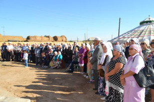 Жители села и гости собрались на открытие мечети